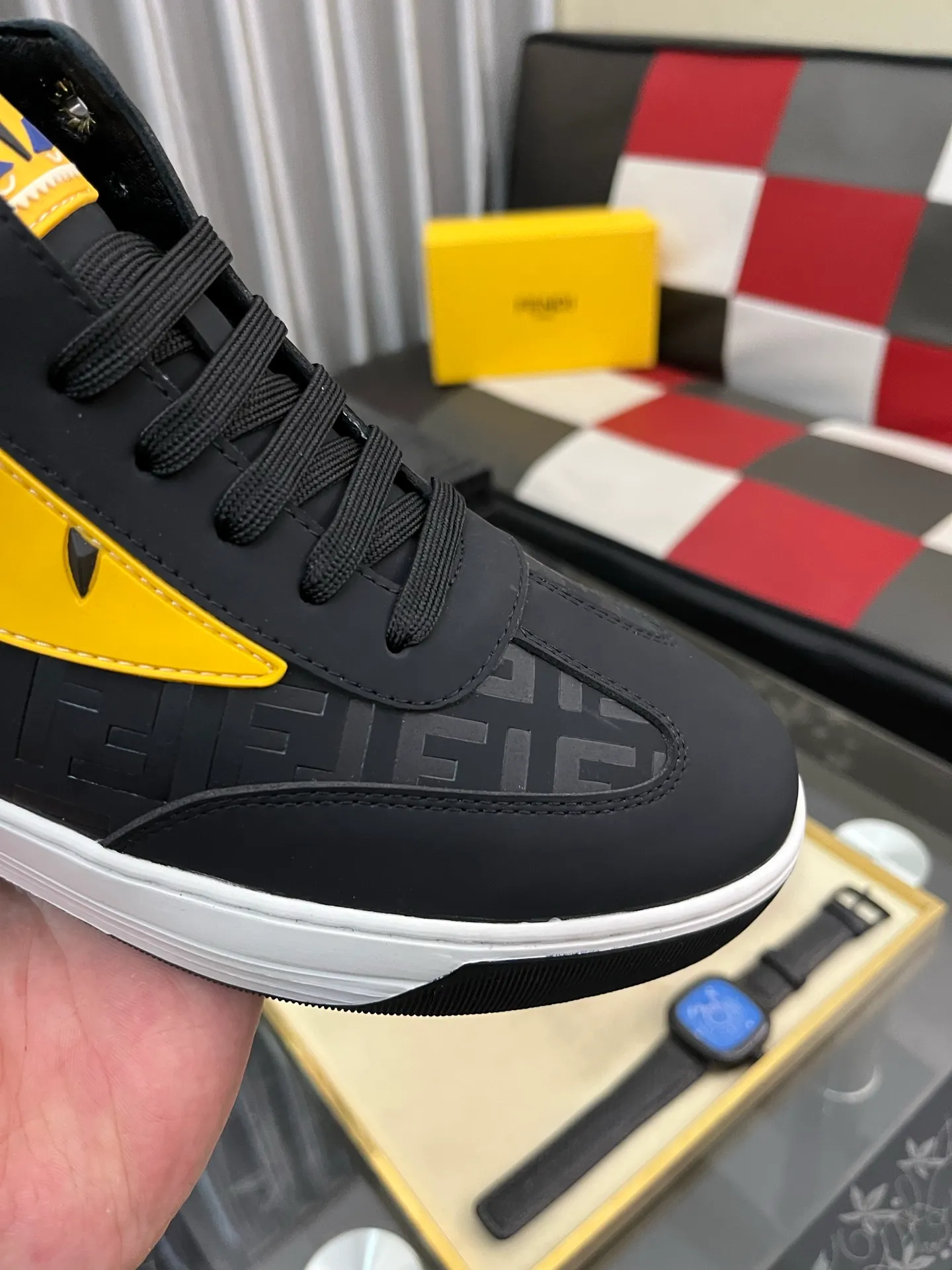 Ex-factory price: 420⌚️⌚️[Fendi] Fendi’s latest casual shoes for men! Available at counters simultaneously! A one-to-one replica of the original. The surface is made entirely of imported first-layer calfskin with crocodile pattern, the interior is made of first-layer water-dyed cowhide, and the original factory-supplied rubber outsole. Leading new fashion concepts. Matching code: 38-442️⃣Colors available